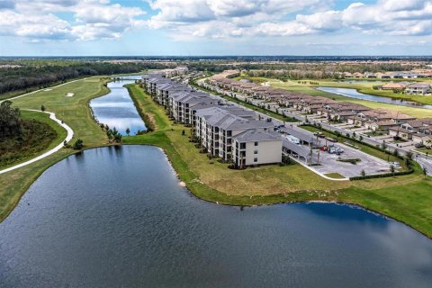 Condo in Bradenton, Florida, 2 bedrooms in LAKEWOOD NATIONAL  № 1371195 - photo 7