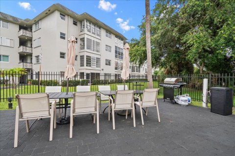 Condo in Deerfield Beach, Florida, 2 bedrooms  № 2178212 - photo 23