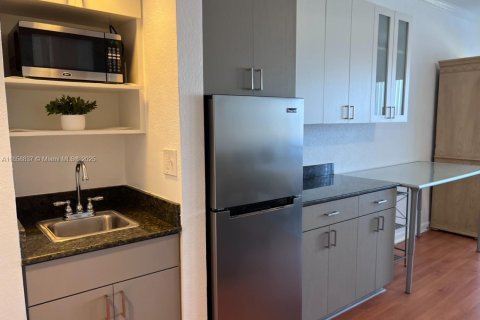 Condo in Coral Gables, Florida  № 1890548 - photo 2