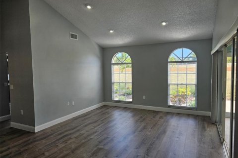 Villa ou maison à louer à Bradenton, Floride: 3 chambres, 108.88 m2 № 2215125 - photo 4