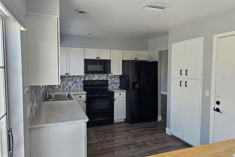 Villa ou maison à louer à Bradenton, Floride: 3 chambres, 108.88 m2 № 2215125 - photo 9