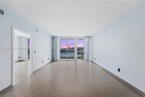 Condominio en venta en Miami Beach, Florida, 2 dormitorios, 116.69 m2 № 1695584 - foto 8