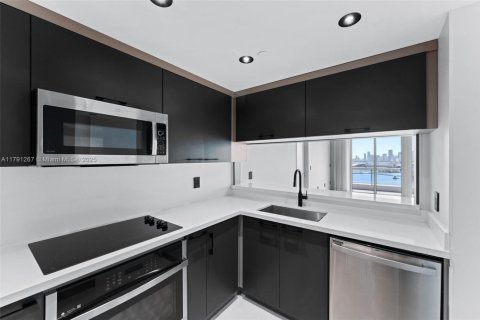 Condominio en venta en Miami Beach, Florida, 2 dormitorios, 116.69 m2 № 1695584 - foto 4
