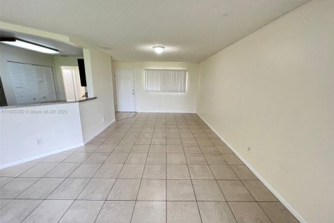 Condo in Oakland Park, Florida, 2 bedrooms  № 1892925 - photo 4