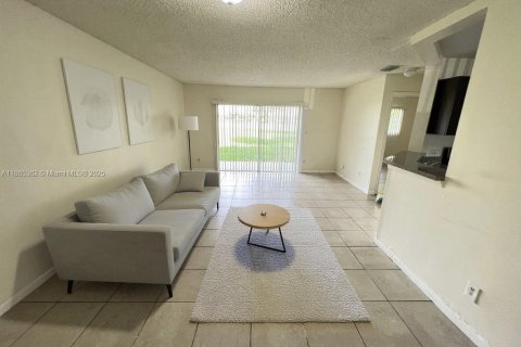 Condo in Oakland Park, Florida, 2 bedrooms  № 1892925 - photo 3