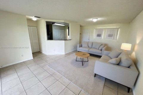 Condo in Oakland Park, Florida, 2 bedrooms  № 1892925 - photo 7