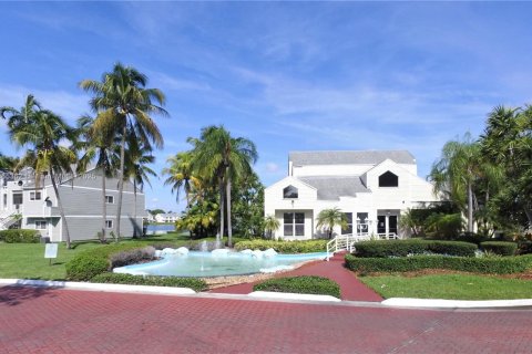 Condo in Oakland Park, Florida, 2 bedrooms  № 1892925 - photo 17