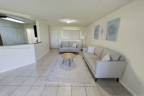 Condo in Oakland Park, Florida, 2 bedrooms  № 1892925 - photo 5