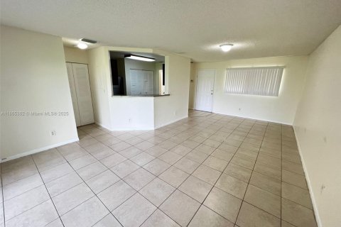 Condo in Oakland Park, Florida, 2 bedrooms  № 1892925 - photo 6