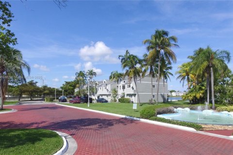 Condo in Oakland Park, Florida, 2 bedrooms  № 1892925 - photo 18
