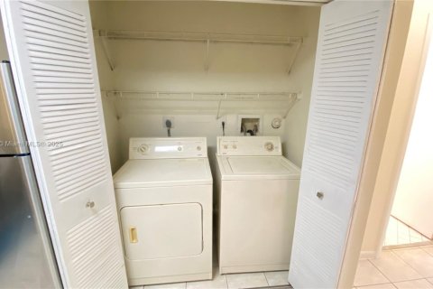 Condominio en venta en Oakland Park, Florida, 2 dormitorios, 94.76 m2 № 1892925 - foto 25