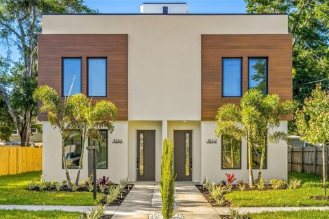 Townhouse in Tampa, Florida 3 bedrooms, 196.95 sq.m. № 2366630