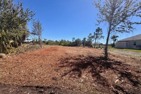 Terreno en venta en Port Charlotte, Florida № 1722974 - foto 1