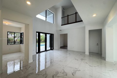 Дом в Майами, Флорида 5 спален, 381.36м2 № 2004991