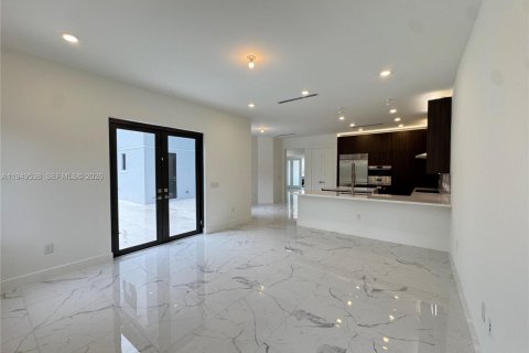 Снять в аренду виллу или дом в Майами, Флорида 5 спален, 381.36м2, № 2004991 - фото 18