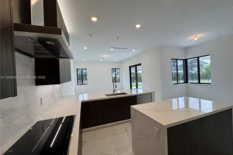 Снять в аренду виллу или дом в Майами, Флорида 5 спален, 381.36м2, № 2004991 - фото 24