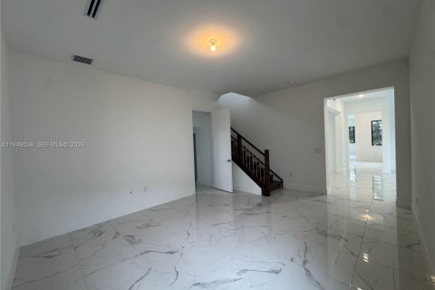 Снять в аренду виллу или дом в Майами, Флорида 5 спален, 381.36м2, № 2004991 - фото 6