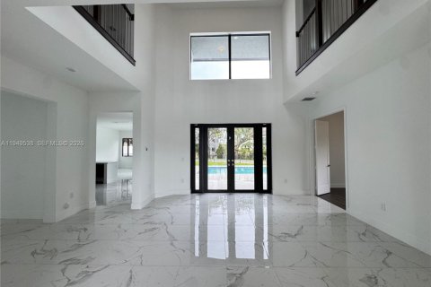 Снять в аренду виллу или дом в Майами, Флорида 5 спален, 381.36м2, № 2004991 - фото 2