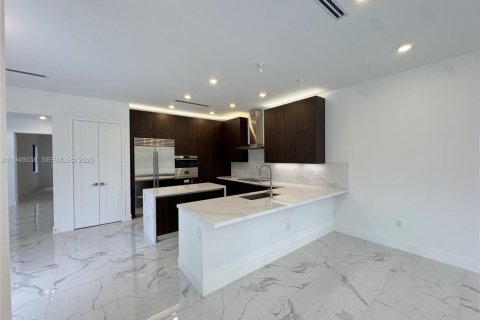 Снять в аренду виллу или дом в Майами, Флорида 5 спален, 381.36м2, № 2004991 - фото 17