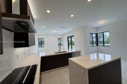 Снять в аренду виллу или дом в Майами, Флорида 5 спален, 381.36м2, № 2004991 - фото 22