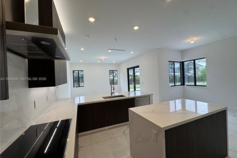 Снять в аренду виллу или дом в Майами, Флорида 5 спален, 381.36м2, № 2004991 - фото 23