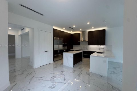 Снять в аренду виллу или дом в Майами, Флорида 5 спален, 381.36м2, № 2004991 - фото 14