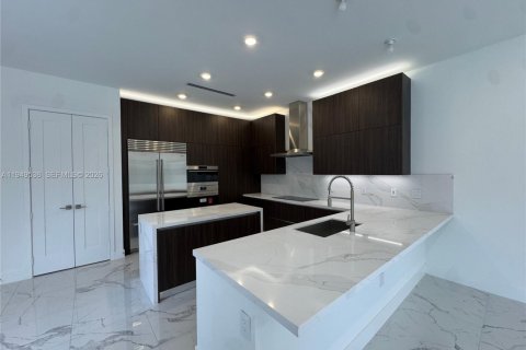 Снять в аренду виллу или дом в Майами, Флорида 5 спален, 381.36м2, № 2004991 - фото 28