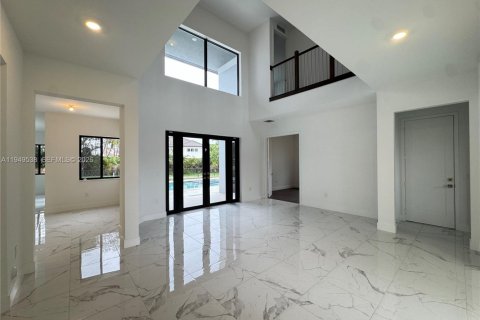 Снять в аренду виллу или дом в Майами, Флорида 5 спален, 381.36м2, № 2004991 - фото 4