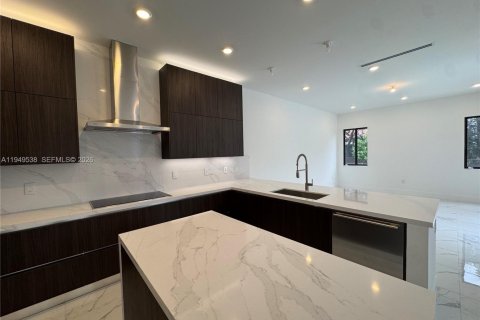 Снять в аренду виллу или дом в Майами, Флорида 5 спален, 381.36м2, № 2004991 - фото 26