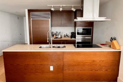 Condo in Miami, Florida, 3 bedrooms  № 1950824 - photo 5