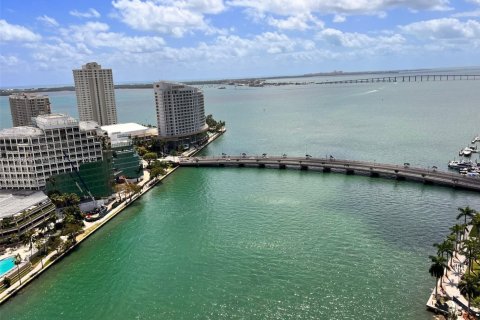 Condo in Miami, Florida, 3 bedrooms  № 1950824 - photo 1