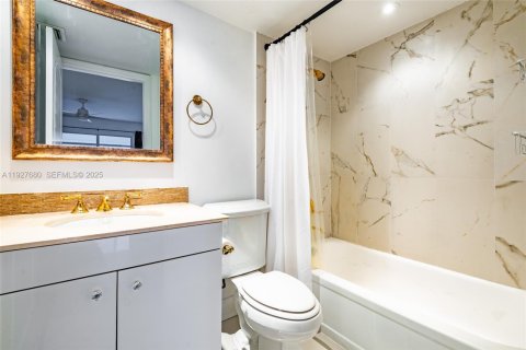 Купить кондоминиум в Бока-Ратон, Флорида 2 спальни, 79.99м2, № 1987139 - фото 17