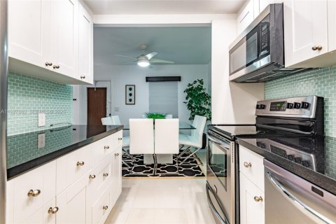 Купить кондоминиум в Бока-Ратон, Флорида 2 спальни, 79.99м2, № 1987139 - фото 14