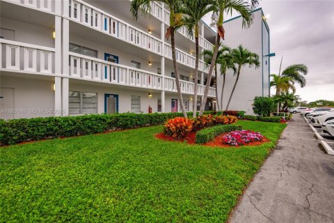 Купить кондоминиум в Бока-Ратон, Флорида 2 спальни, 79.99м2, № 1987139 - фото 2