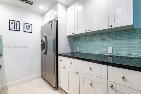 Купить кондоминиум в Бока-Ратон, Флорида 2 спальни, 79.99м2, № 1987139 - фото 12