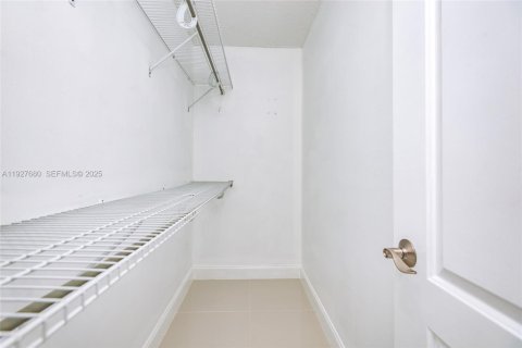 Купить кондоминиум в Бока-Ратон, Флорида 2 спальни, 79.99м2, № 1987139 - фото 21