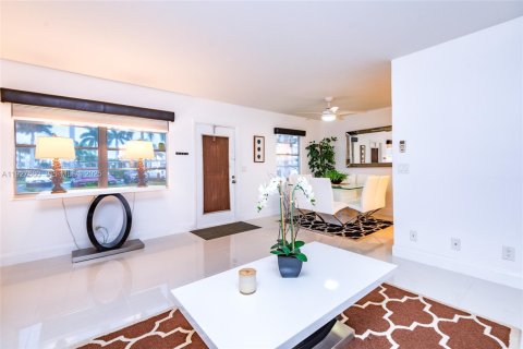 Купить кондоминиум в Бока-Ратон, Флорида 2 спальни, 79.99м2, № 1987139 - фото 7