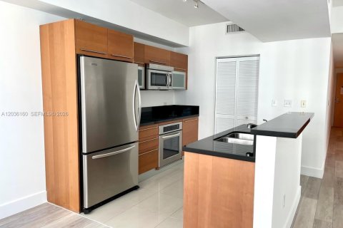 Condominio en venta en Miami, Florida, 1 dormitorio, 93.46 m2 № 2183761 - foto 9