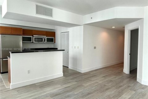 Condominio en venta en Miami, Florida, 1 dormitorio, 93.46 m2 № 2183761 - foto 11