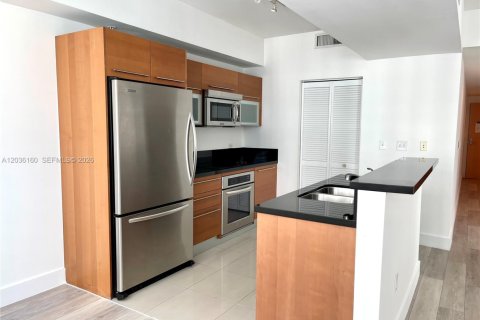 Condominio en venta en Miami, Florida, 1 dormitorio, 93.46 m2 № 2183761 - foto 16
