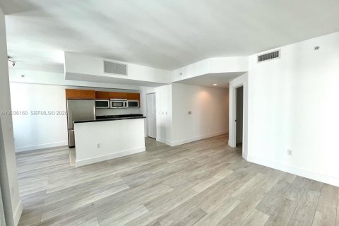 Condominio en venta en Miami, Florida, 1 dormitorio, 93.46 m2 № 2183761 - foto 6