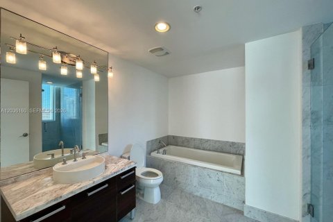 Condominio en venta en Miami, Florida, 1 dormitorio, 93.46 m2 № 2183761 - foto 5