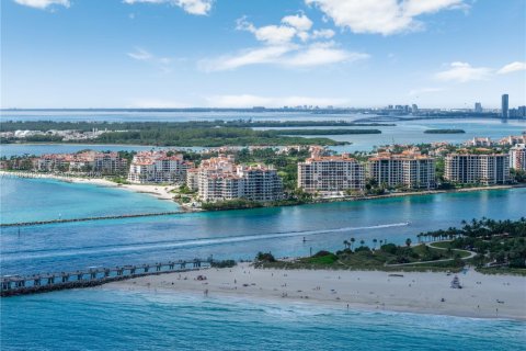 Купить кондоминиум в Майами-Бич, Флорида 37.16м2, № 2031532 - фото 25