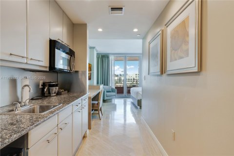 Купить кондоминиум в Майами-Бич, Флорида 37.16м2, № 2031532 - фото 10