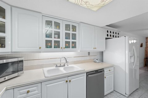 Casa en venta en Ormond Beach, Florida, 3 dormitorios, 208.01 m2 № 1903543 - foto 3