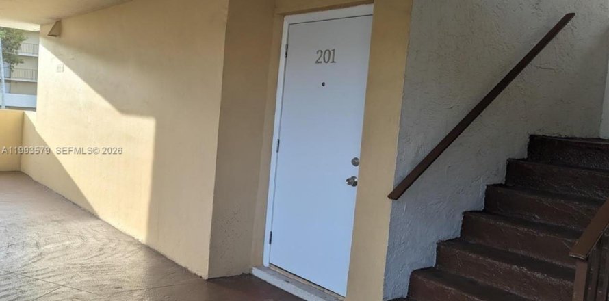 Condominio en Miami, Florida, 1 dormitorio № 2055465