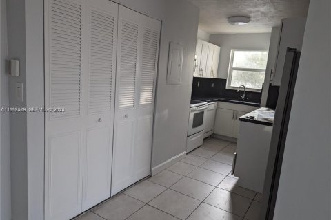 Condominio en alquiler en Miami, Florida, 1 dormitorio, 63.17 m2 № 2055465 - foto 11