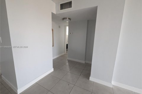Condominio en alquiler en Miami, Florida, 1 dormitorio, 63.17 m2 № 2055465 - foto 7