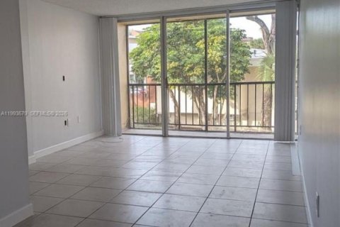 Condominio en alquiler en Miami, Florida, 1 dormitorio, 63.17 m2 № 2055465 - foto 2