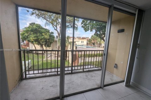 Condominio en alquiler en Miami, Florida, 1 dormitorio, 63.17 m2 № 2055465 - foto 6